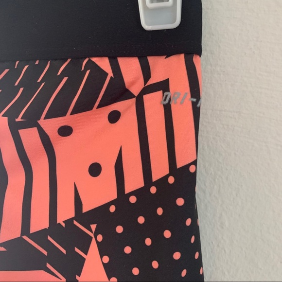 Nike Pro Dri-Fit Pink Black Geometric Crop Legging - Picture 5 of 10